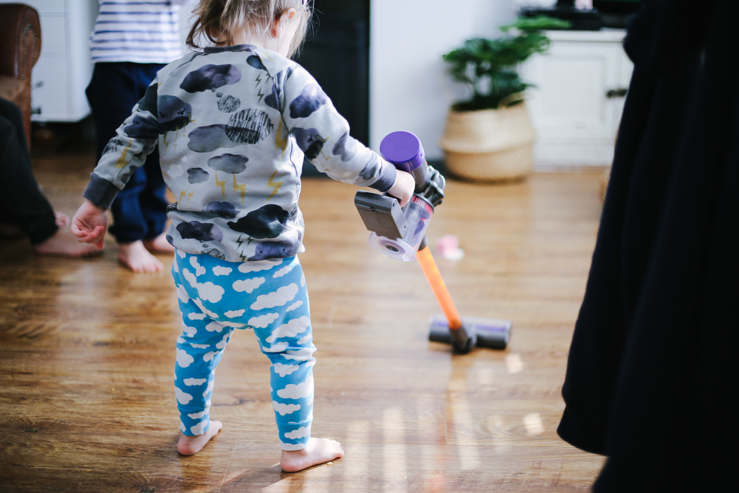Playtime Casdon Dyson Cordless Vacuum Cleaner Toy Review